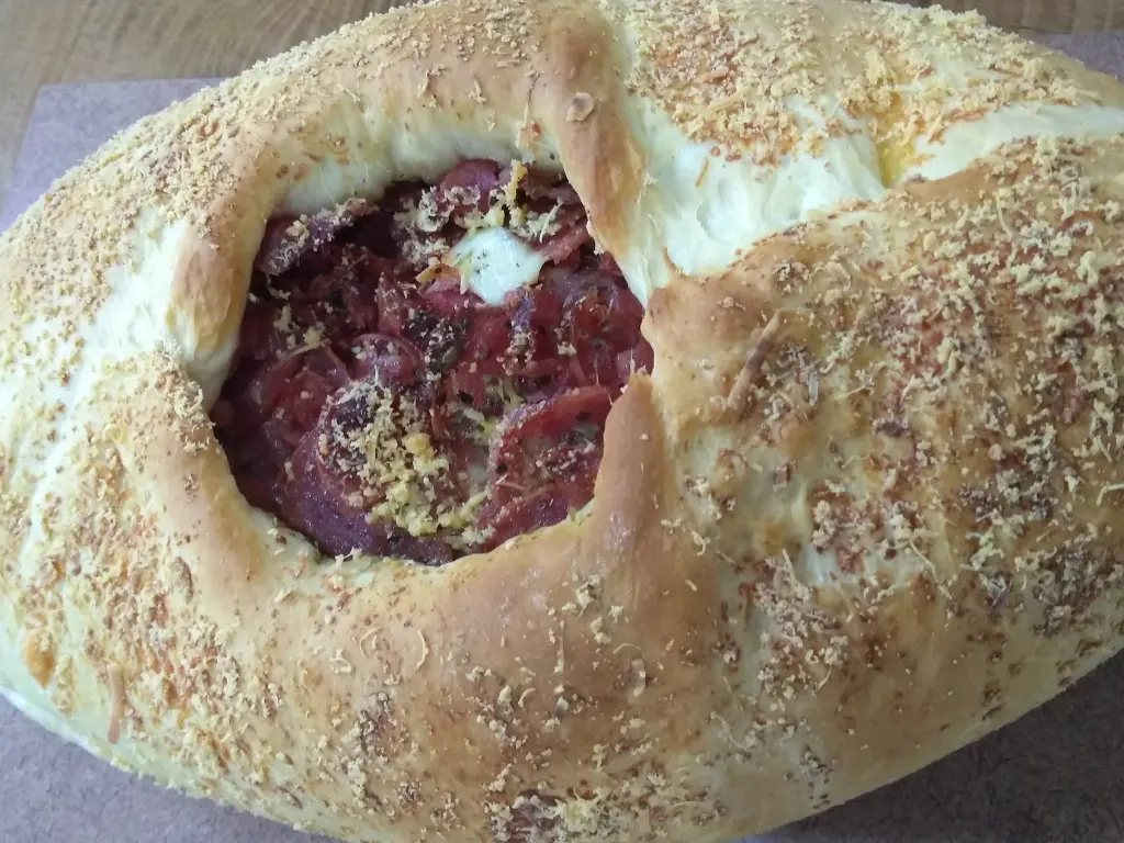 pao-gourmet-de-calabresa-02.webp