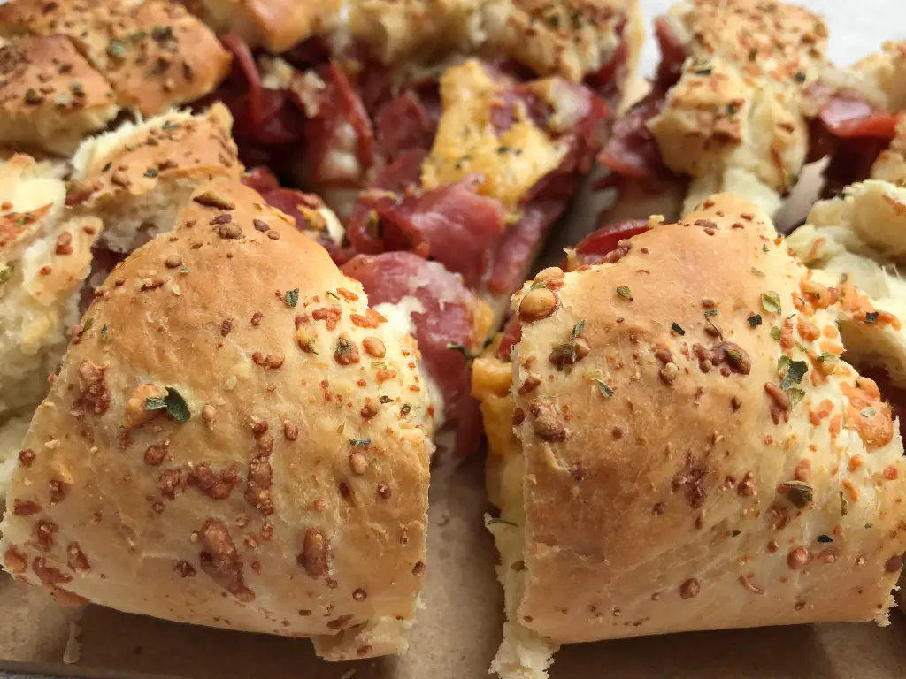 pao-gourmet-de-calabresa-04.webp