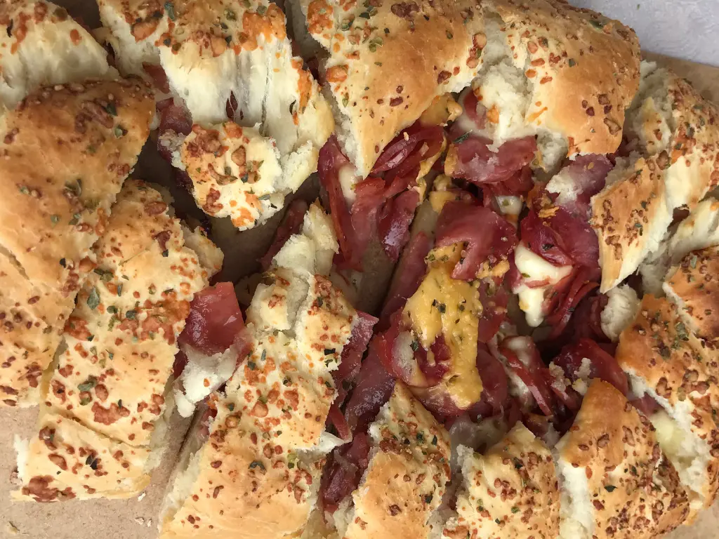 pao-gourmet-de-calabresa-05.webp