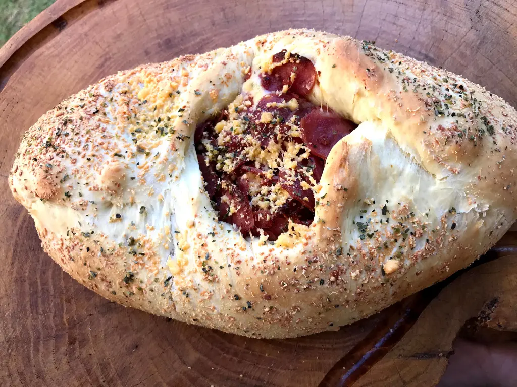 pao-gourmet-de-calabresa-06.webp