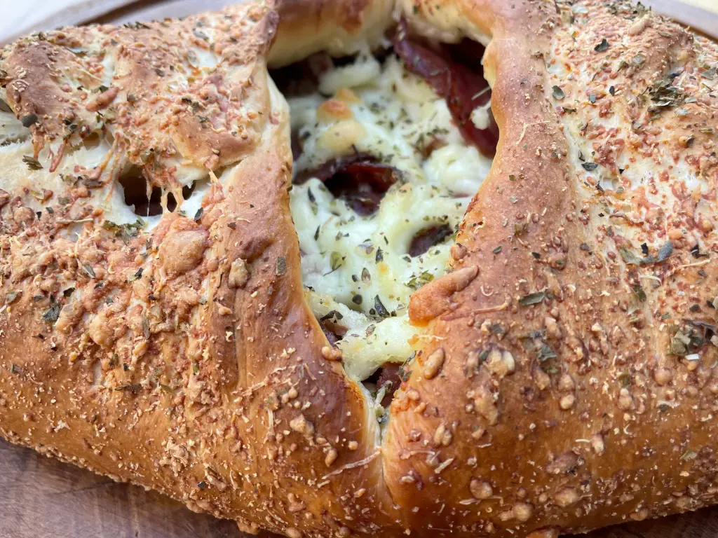 pao-gourmet-de-calabresa-com-catupiry-01.webp