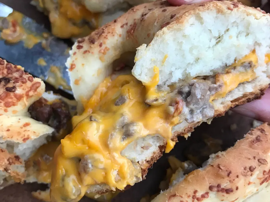 pao-gourmet-de-file-com-cheddar-04.webp
