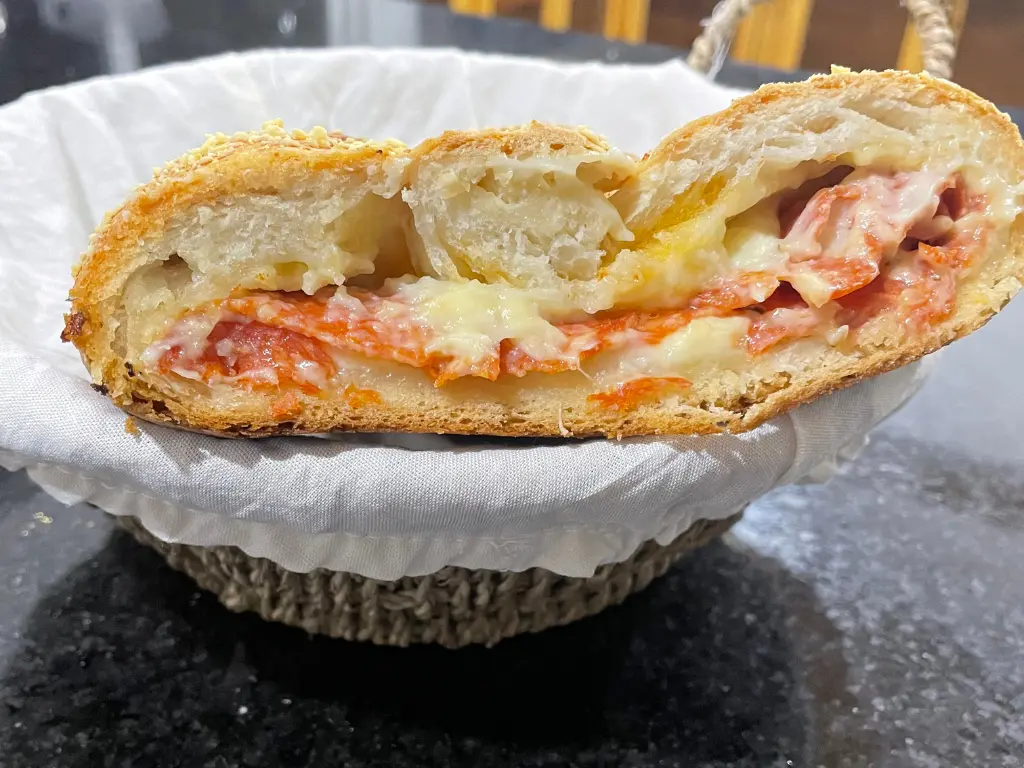 pao-gourmet-de-pepperoni-01.webp