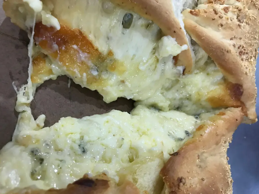 pao-gourmet-de-quatro-queijos-01.webp