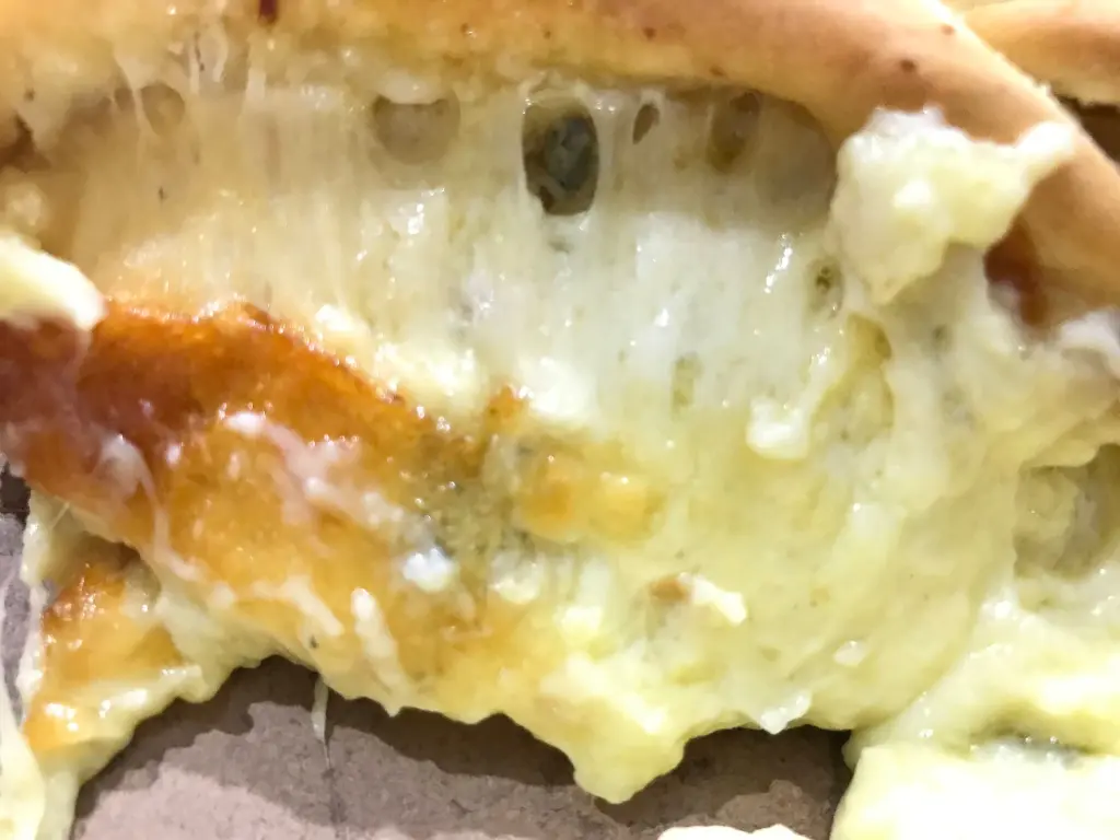pao-gourmet-de-quatro-queijos-02.webp